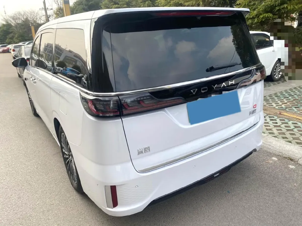 2026 Voyah Dream 1.5T 150HP L4 PHEV,autocango,china used car exporter,china ev exporter,chinese used car exporter,chinese used ev exporter
