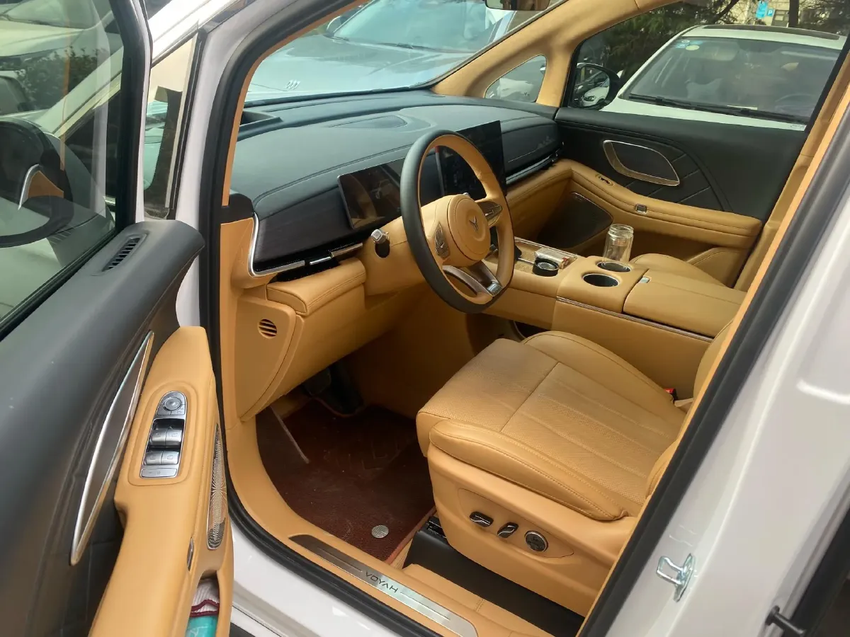 2026 Voyah Dream 1.5T 150HP L4 PHEV,autocango,china used car exporter,china ev exporter,chinese used car exporter,chinese used ev exporter