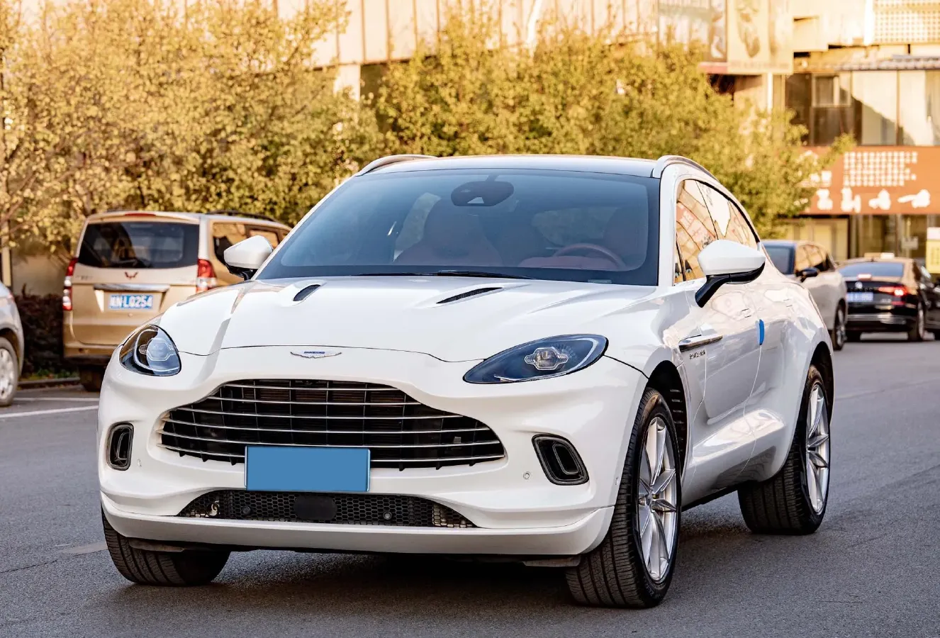 2022 Aston Martin DBX 3.0T 435HP L6 9AT,autocango,china used car exporter,china ev exporter,chinese used car exporter,chinese used ev exporter