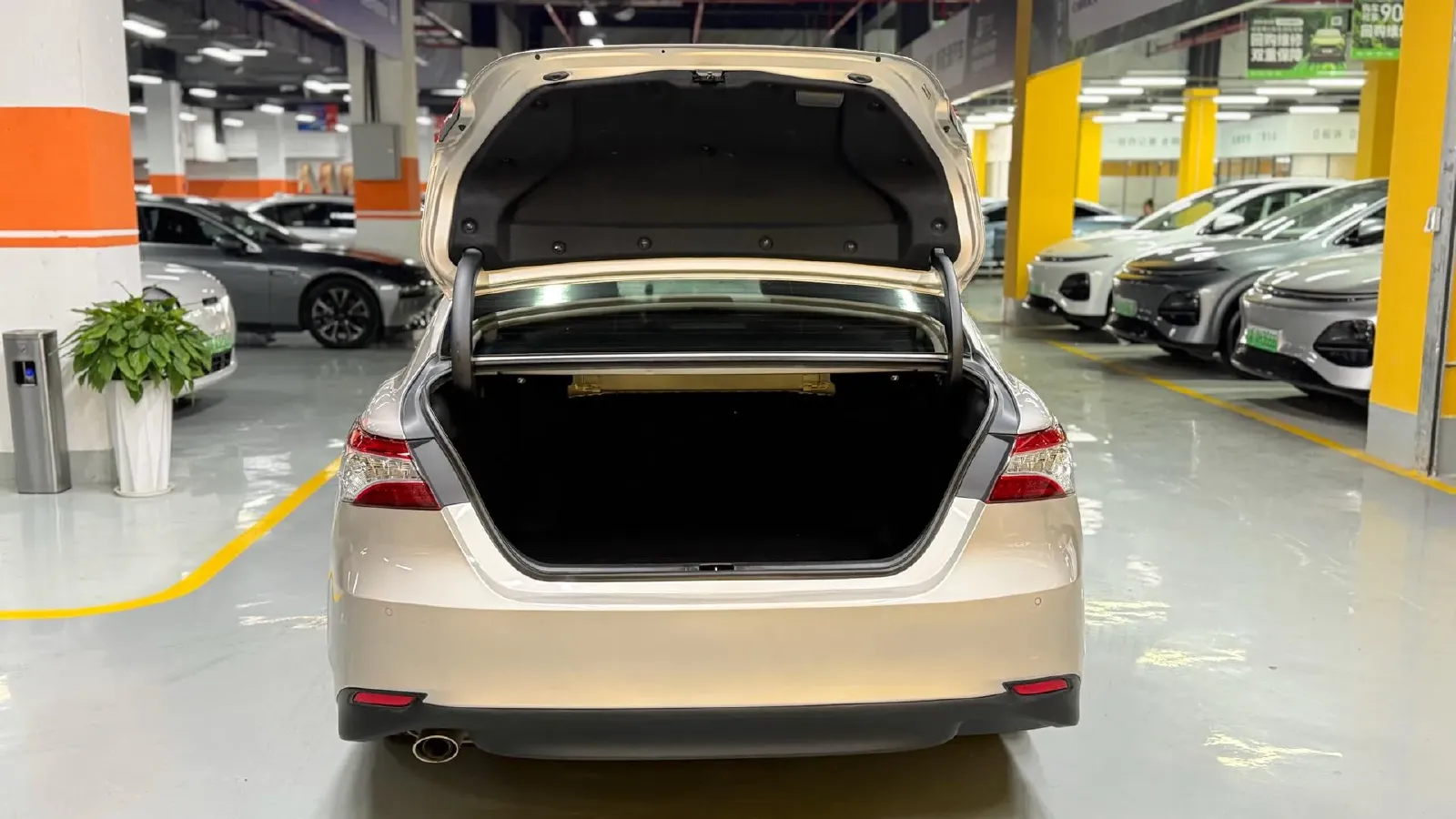 2023 Toyota Camry 2.5L 178HP L4 E-CVT Hybrid,autocango,china used car exporter,china ev exporter,chinese used car exporter,chinese used ev exporter