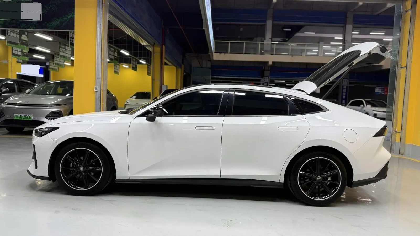 2022 ChangAn UNI-V 1.5T 188HP L4 7DCT,autocango,china used car exporter,china ev exporter,chinese used car exporter,chinese used ev exporter