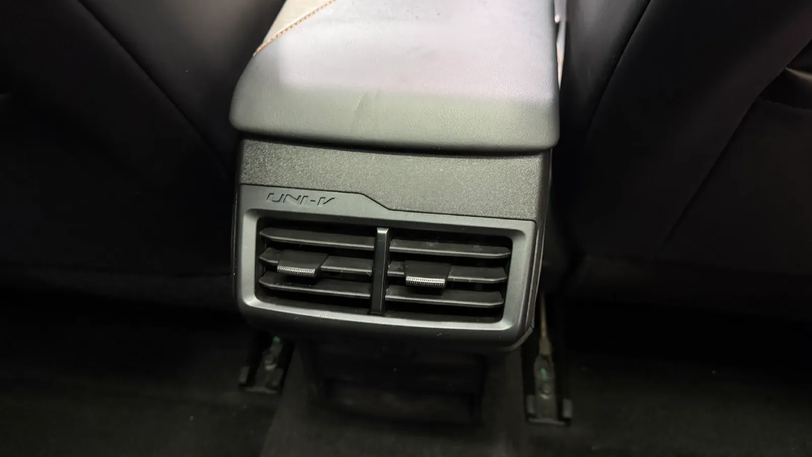 2022 ChangAn UNI-V 1.5T 188HP L4 7DCT,autocango,china used car exporter,china ev exporter,chinese used car exporter,chinese used ev exporter