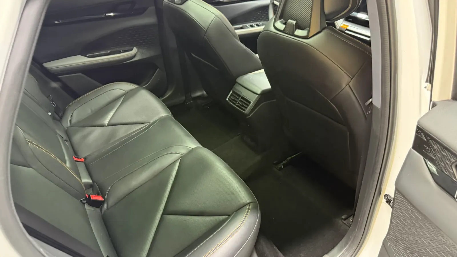 2022 ChangAn UNI-V 1.5T 188HP L4 7DCT,autocango,china used car exporter,china ev exporter,chinese used car exporter,chinese used ev exporter