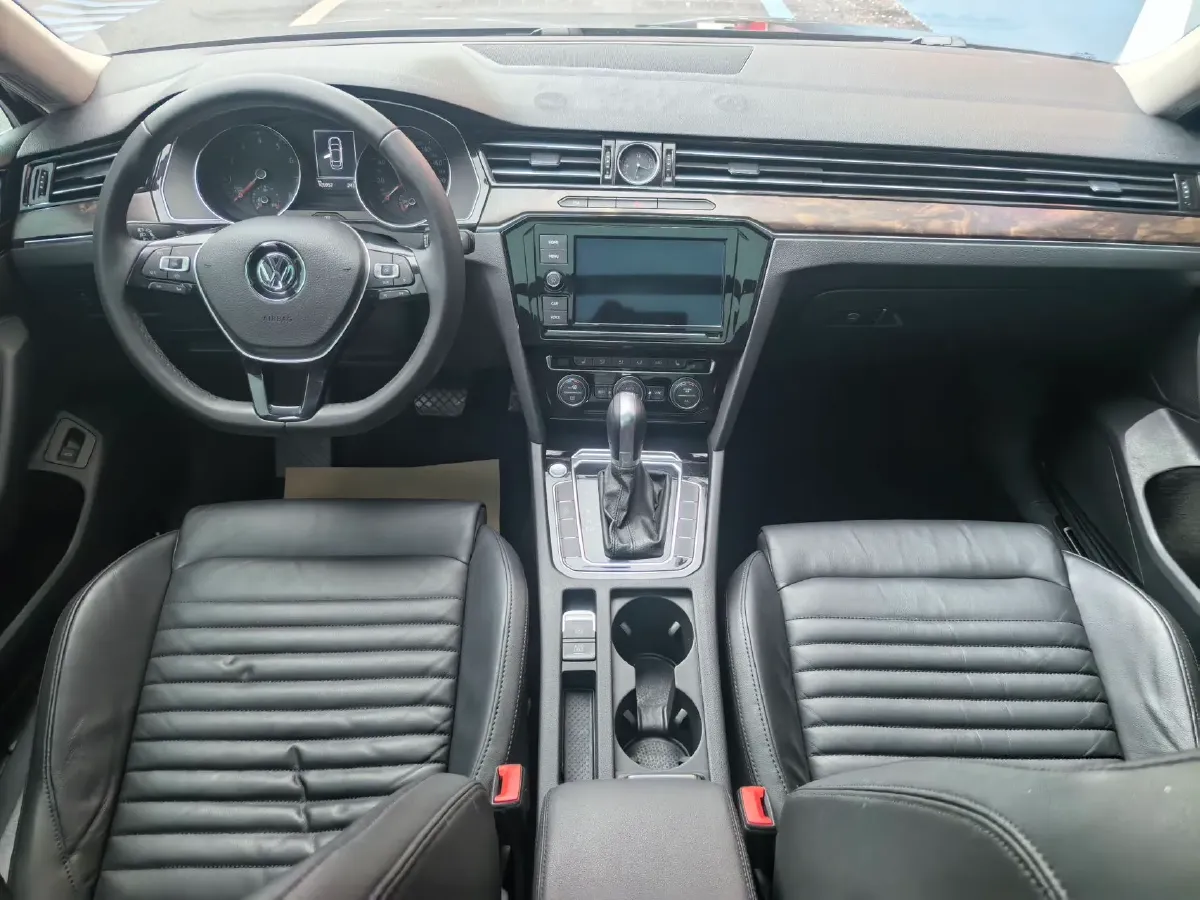 2019 Volkswagen Magotan 2.0T 186HP L4 7DCT,autocango,china used car exporter,china ev exporter,chinese used car exporter,chinese used ev exporter