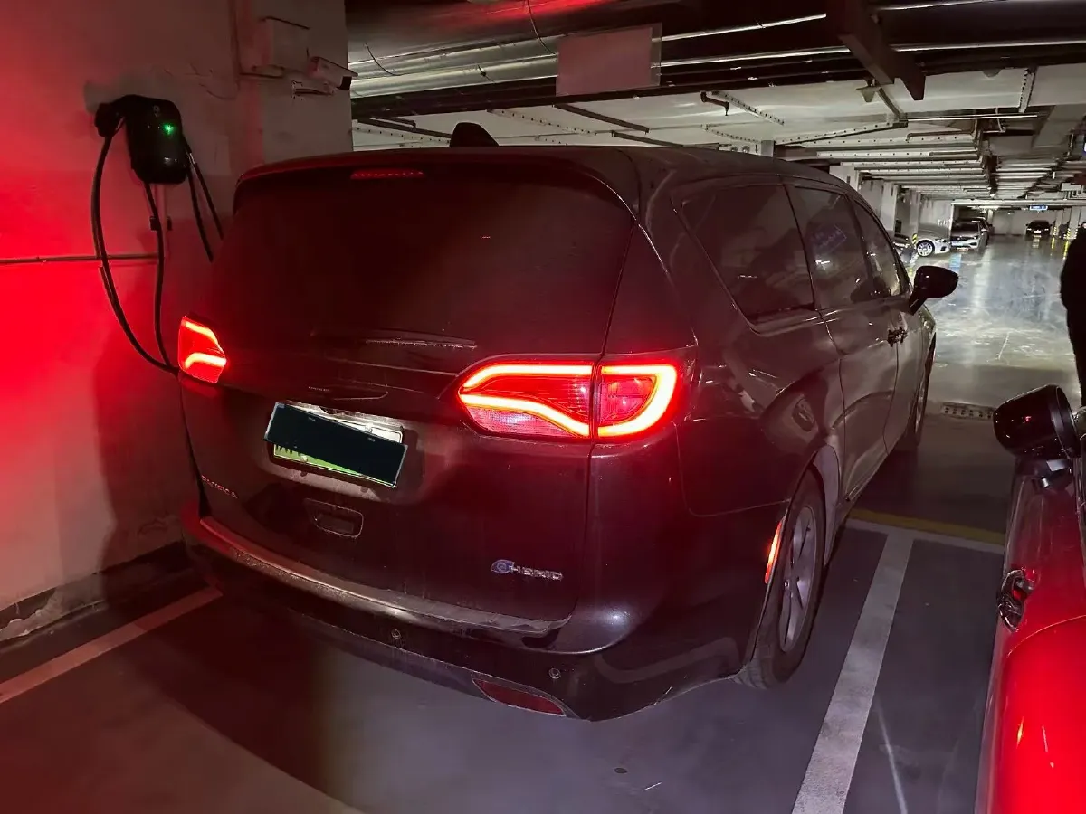 2018 Chrysler Pacifica 3.6L 245HP V6 E-CVT PHEV 16KWH,autocango,china used car exporter,china ev exporter,chinese used car exporter,chinese used ev exporter