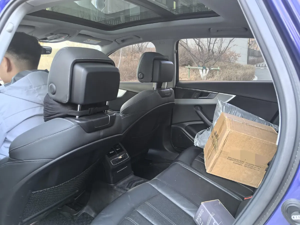 2020 Audi A4L 2.0T 190HP L4 7DCT,autocango,china used car exporter,china ev exporter,chinese used car exporter,chinese used ev exporter