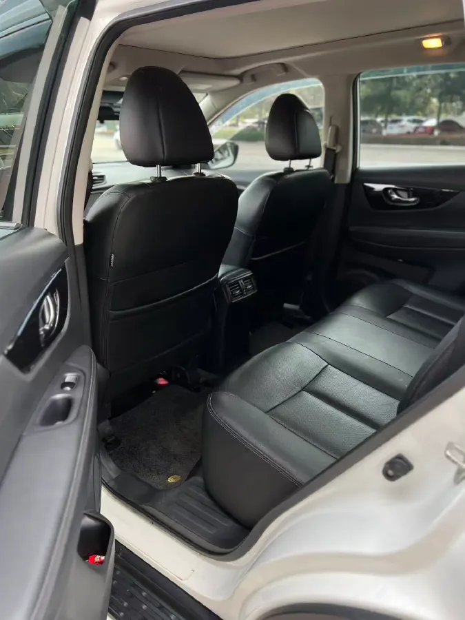 2021 Nissan X-Trail 2.5L 181HP L4 CVT,autocango,china used car exporter,china ev exporter,chinese used car exporter,chinese used ev exporter