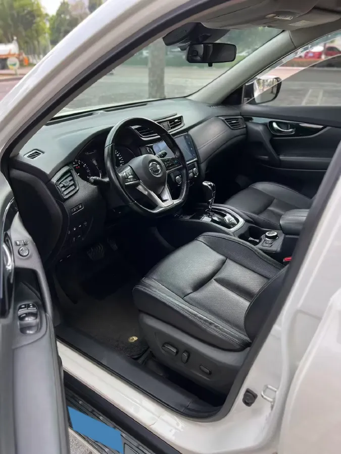 2021 Nissan X-Trail 2.5L 181HP L4 CVT,autocango,china used car exporter,china ev exporter,chinese used car exporter,chinese used ev exporter