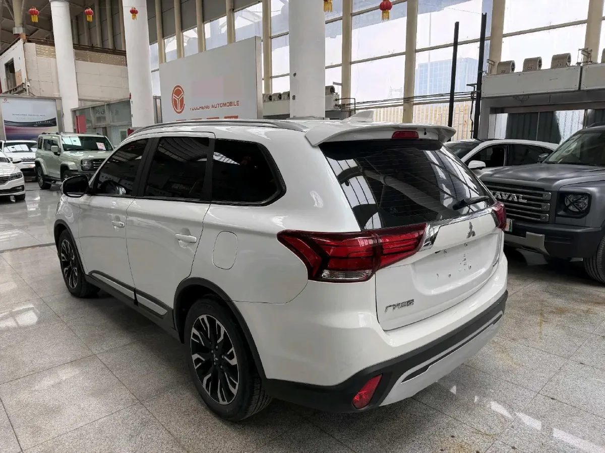 2019 Mitsubishi Outlander 2.0L 166HP L4 CVT,autocango,china used car exporter,china ev exporter,chinese used car exporter,chinese used ev exporter