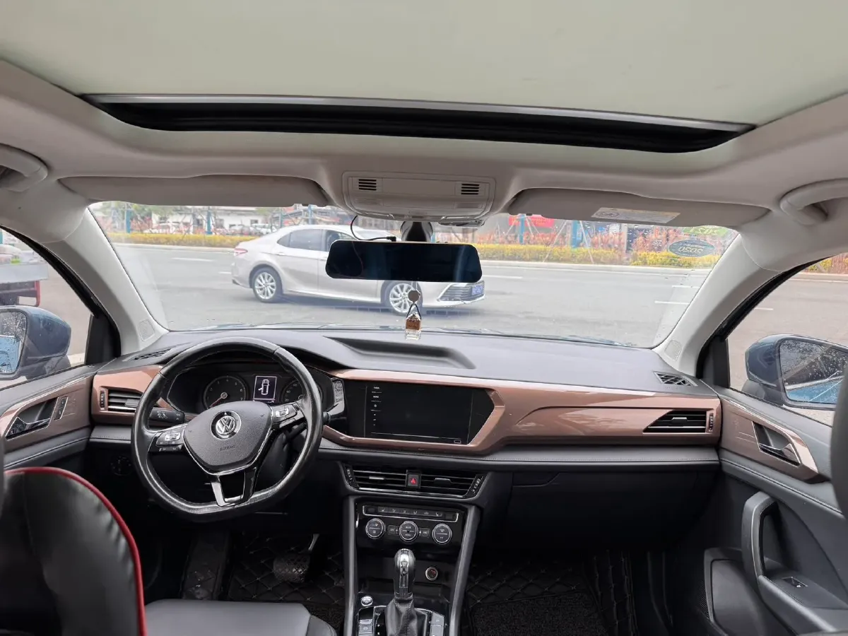 2019 MINI MINI 1.5T 102HP L3 7DCT,autocango,china used car exporter,china ev exporter,chinese used car exporter,chinese used ev exporter