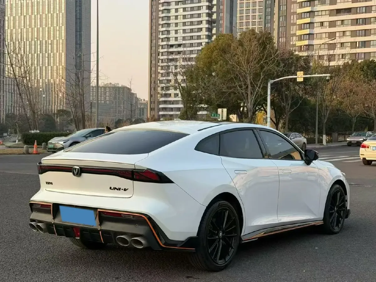 2023 ChangAn UNI-V 2.0T 233HP L4 8AT,autocango,china used car exporter,china ev exporter,chinese used car exporter,chinese used ev exporter