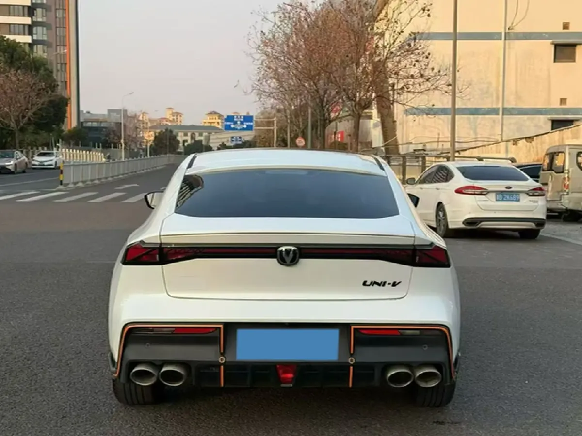 2023 ChangAn UNI-V 2.0T 233HP L4 8AT,autocango,china used car exporter,china ev exporter,chinese used car exporter,chinese used ev exporter