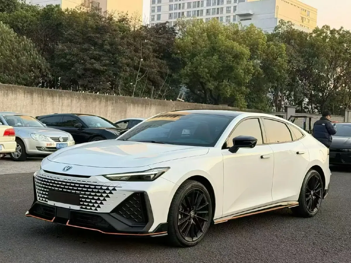 2023 ChangAn UNI-V 2.0T 233HP L4 8AT,autocango,china used car exporter,china ev exporter,chinese used car exporter,chinese used ev exporter