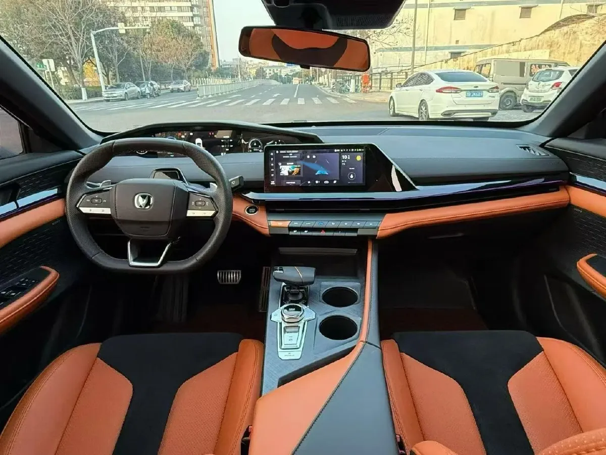 2023 ChangAn UNI-V 2.0T 233HP L4 8AT,autocango,china used car exporter,china ev exporter,chinese used car exporter,chinese used ev exporter