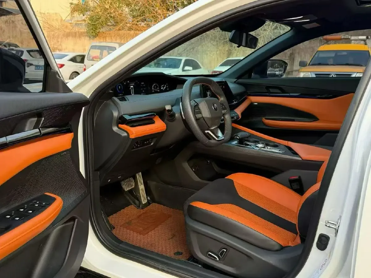 2023 ChangAn UNI-V 2.0T 233HP L4 8AT,autocango,china used car exporter,china ev exporter,chinese used car exporter,chinese used ev exporter