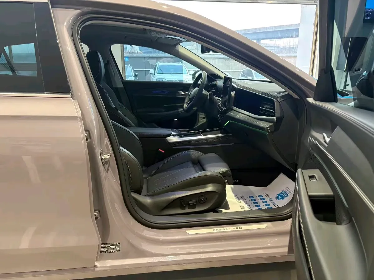 2025 Volkswagen Passat 2.0T 220HP L4 7DCT,autocango,china used car exporter,china ev exporter,chinese used car exporter,chinese used ev exporter