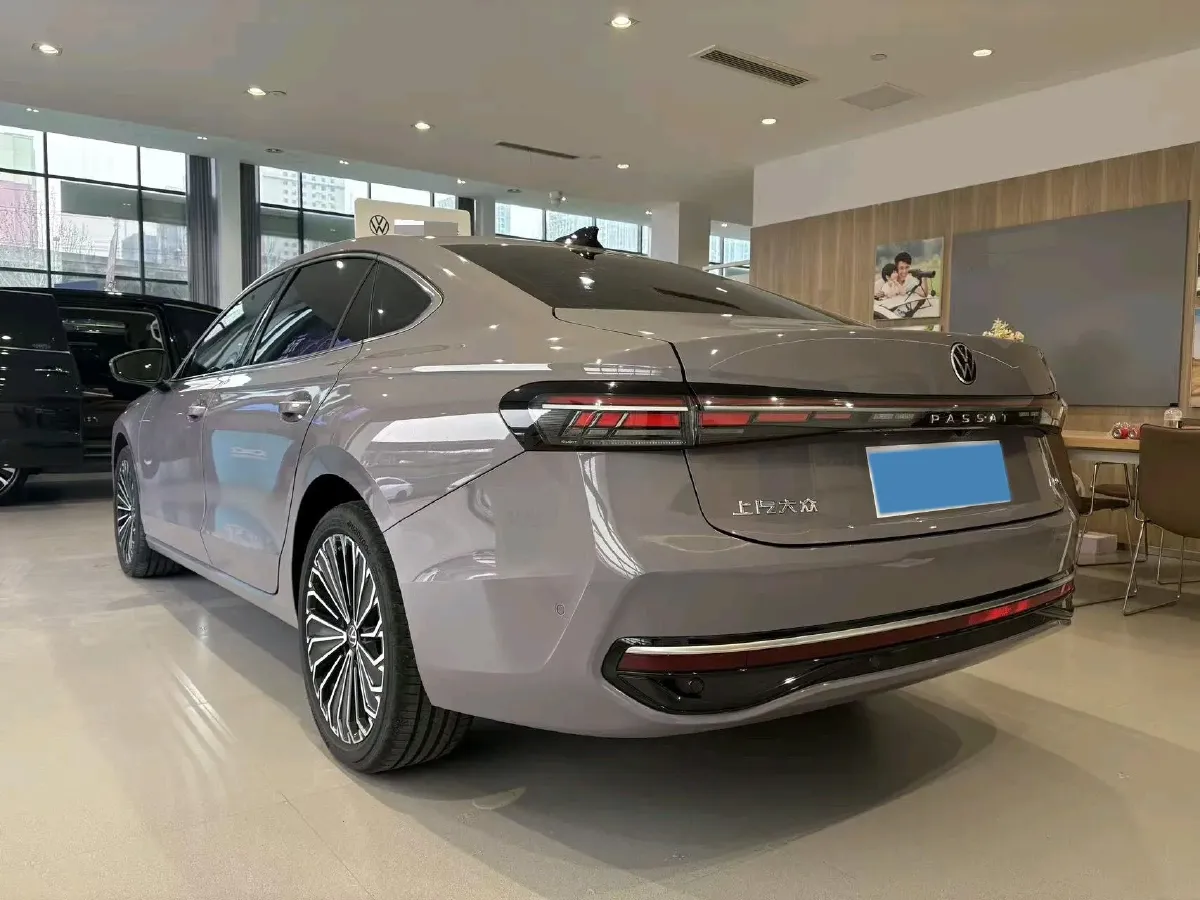 2025 Volkswagen Passat 2.0T 220HP L4 7DCT,autocango,china used car exporter,china ev exporter,chinese used car exporter,chinese used ev exporter