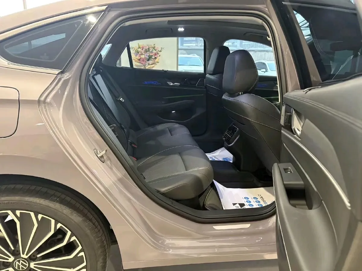 2025 Volkswagen Passat 2.0T 220HP L4 7DCT,autocango,china used car exporter,china ev exporter,chinese used car exporter,chinese used ev exporter