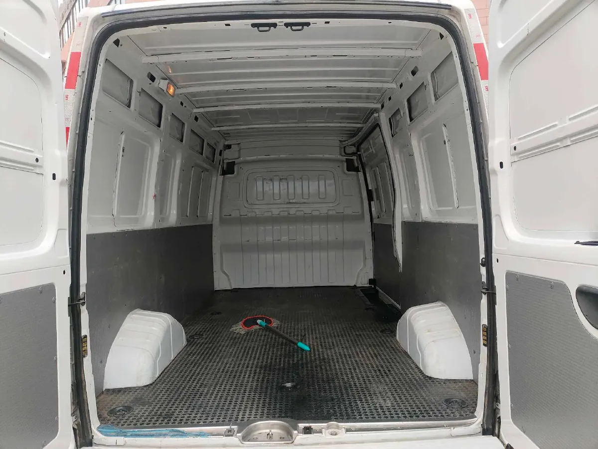 2023 MAXUS XinTu V80 2.0T 127HP L4 6MT,autocango,china used car exporter,china ev exporter,chinese used car exporter,chinese used ev exporter