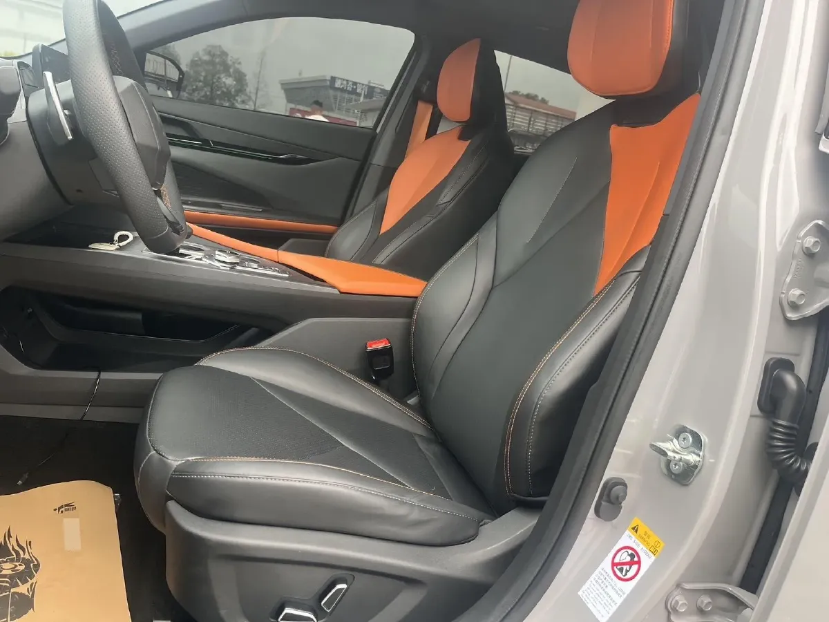 2022 ChangAn UNI-V 1.5T 188HP L4 7DCT,autocango,china used car exporter,china ev exporter,chinese used car exporter,chinese used ev exporter