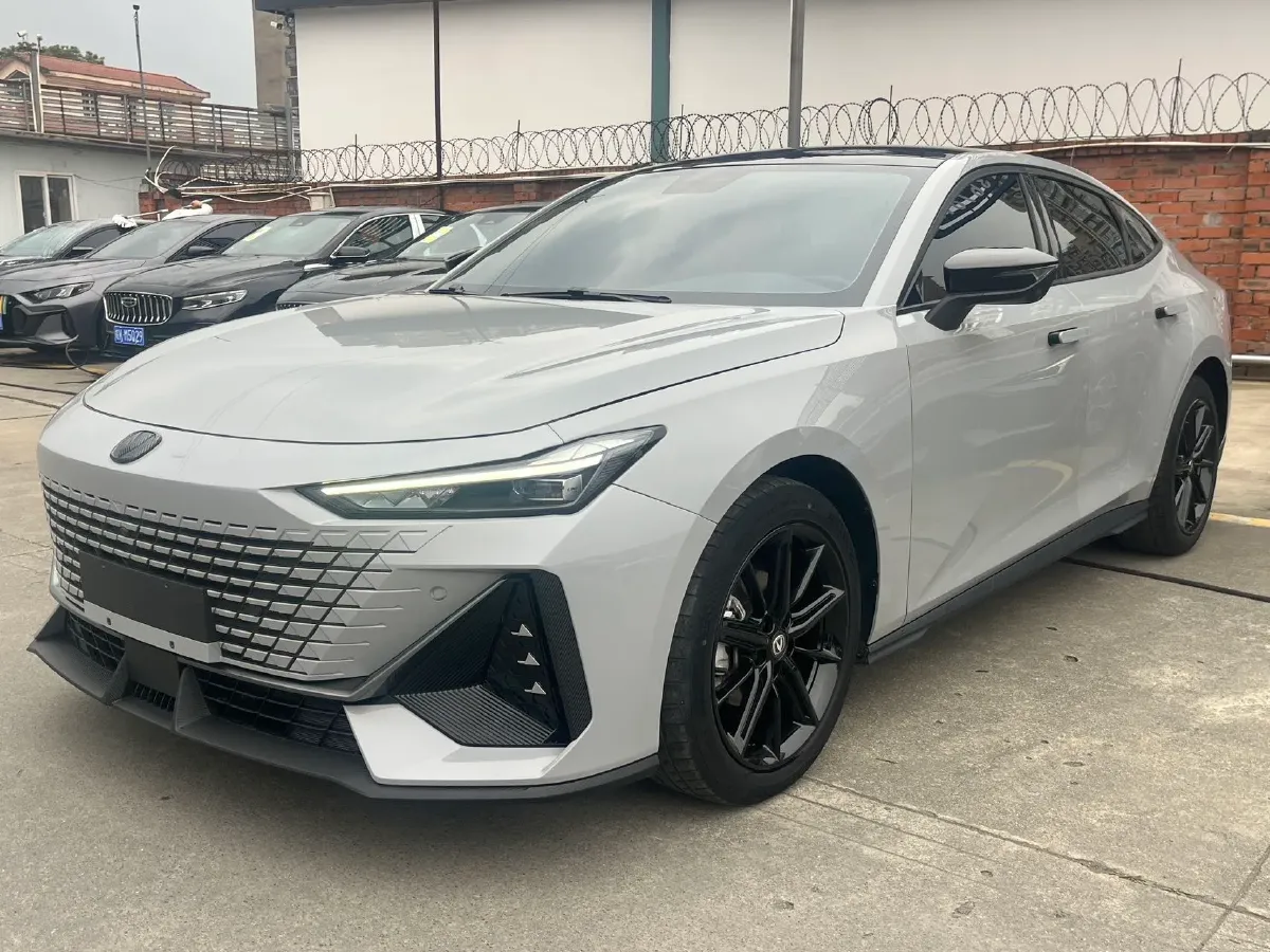 2022 ChangAn UNI-V 1.5T 188HP L4 7DCT,autocango,china used car exporter,china ev exporter,chinese used car exporter,chinese used ev exporter