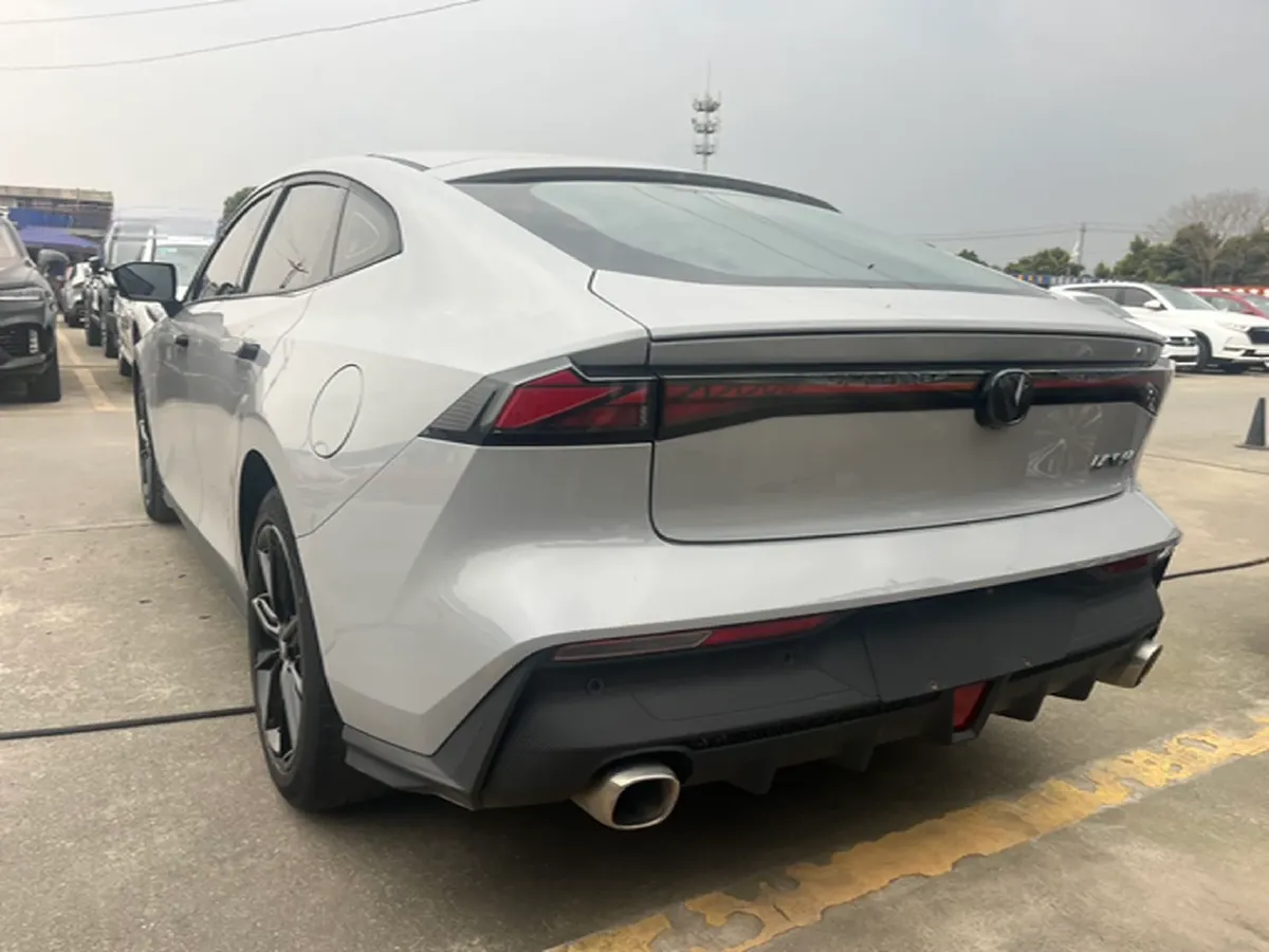 2022 ChangAn UNI-V 1.5T 188HP L4 7DCT,autocango,china used car exporter,china ev exporter,chinese used car exporter,chinese used ev exporter