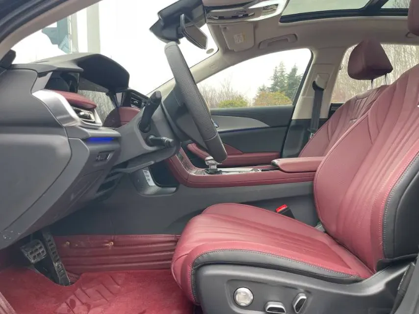 2024 HongQi H5 2.0T 224HP L4 8AT,autocango,china used car exporter,china ev exporter,chinese used car exporter,chinese used ev exporter