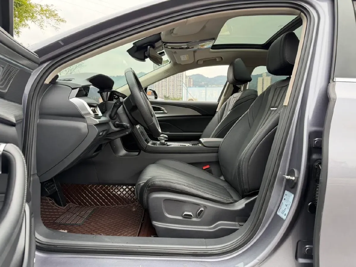 2023 HongQi H5 2.0T 224HP L4 8AT,autocango,china used car exporter,china ev exporter,chinese used car exporter,chinese used ev exporter