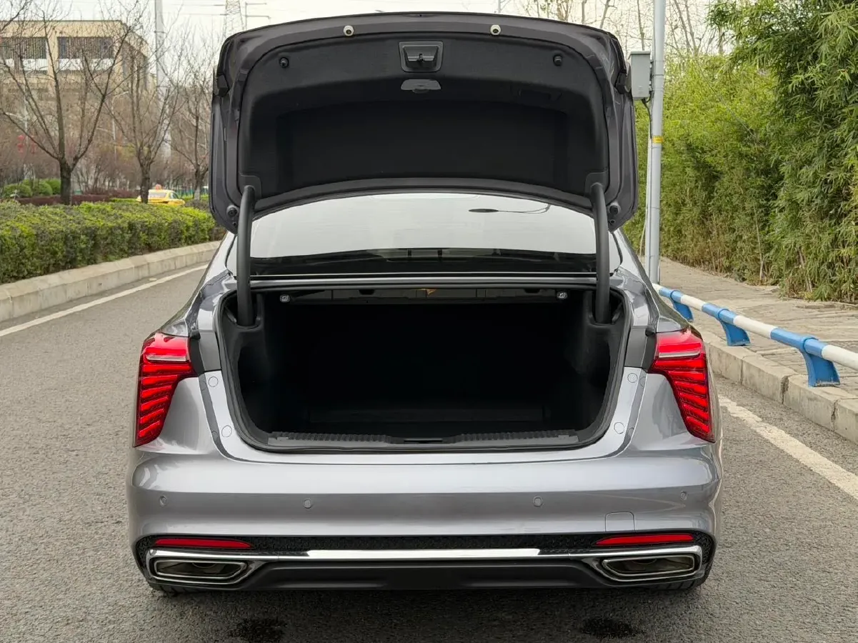 2023 HongQi H5 2.0T 224HP L4 8AT,autocango,china used car exporter,china ev exporter,chinese used car exporter,chinese used ev exporter