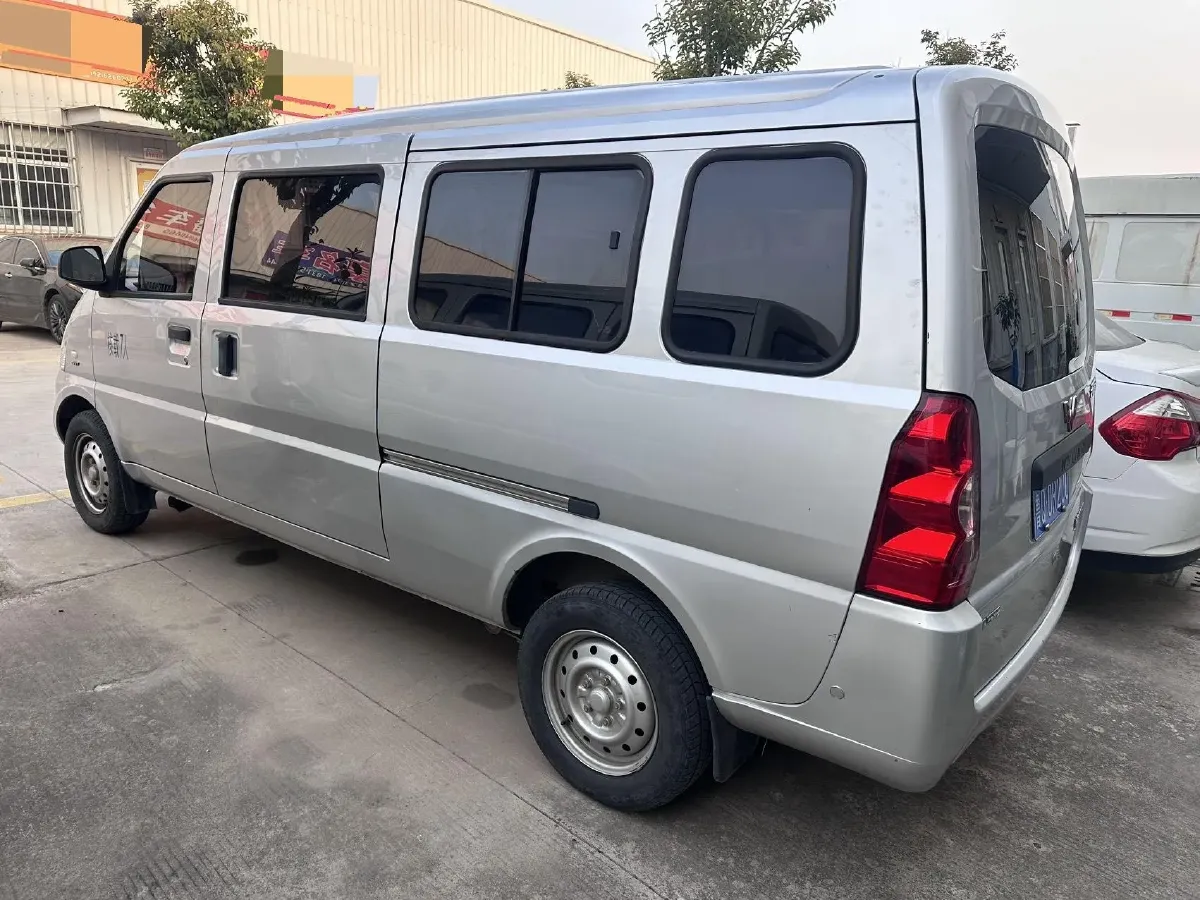 2021 WuLing RongGuang 1.5L 99HP L4 5MT,autocango,china used car exporter,china ev exporter,chinese used car exporter,chinese used ev exporter