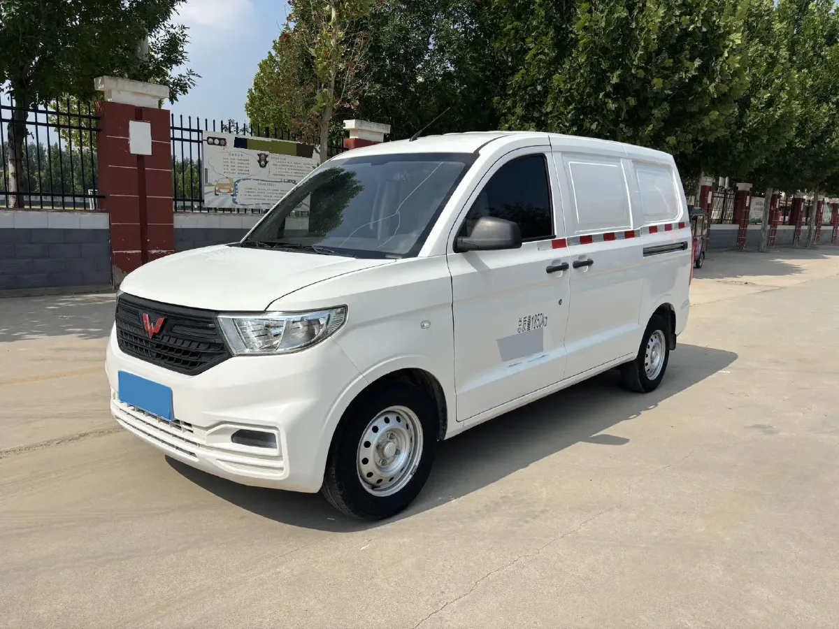 2019 WuLing HongGuang V 1.5L 99HP L4 6MT,autocango,china used car exporter,china ev exporter,chinese used car exporter,chinese used ev exporter