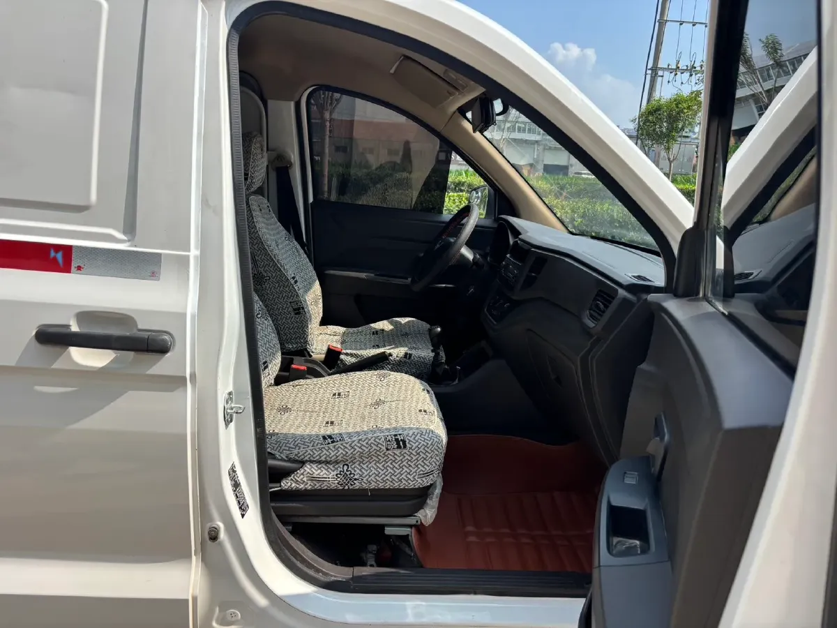 2019 WuLing HongGuang V 1.5L 99HP L4 6MT,autocango,china used car exporter,china ev exporter,chinese used car exporter,chinese used ev exporter