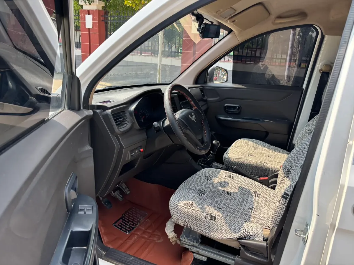 2019 WuLing HongGuang V 1.5L 99HP L4 6MT,autocango,china used car exporter,china ev exporter,chinese used car exporter,chinese used ev exporter