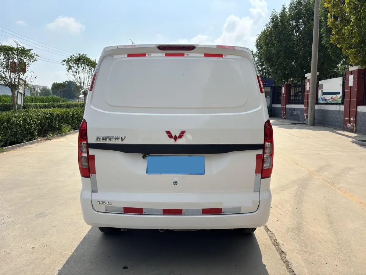 2019 WuLing HongGuang V 1.5L 99HP L4 6MT,autocango,china used car exporter,china ev exporter,chinese used car exporter,chinese used ev exporter