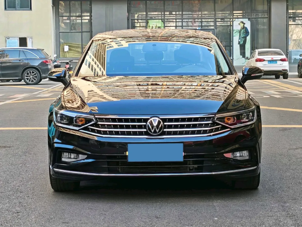 2025 Volkswagen Magotan 1.4T 150HP L4 7DCT,autocango,china used car exporter,china ev exporter,chinese used car exporter,chinese used ev exporter