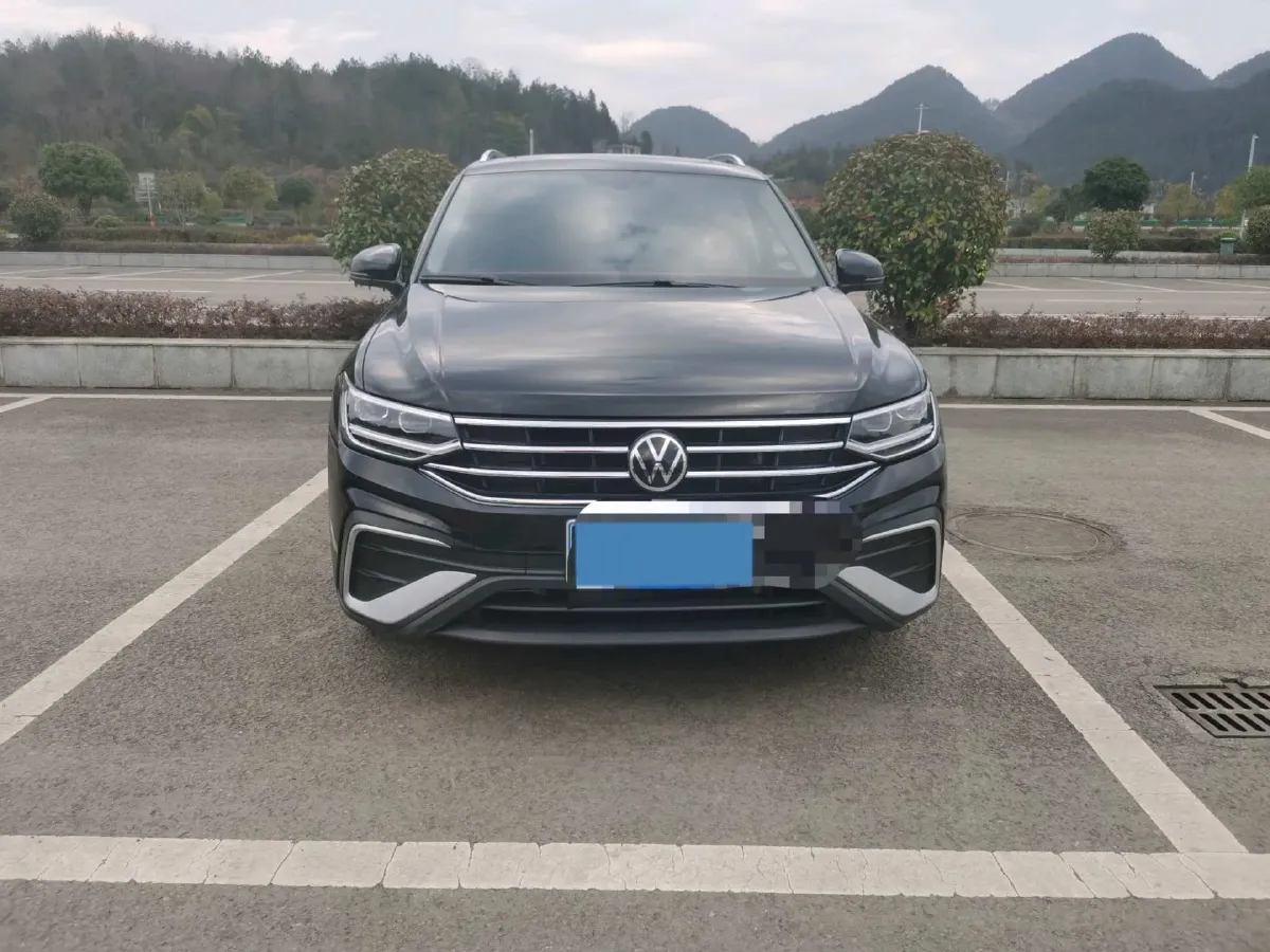 2023 Volkswagen Tiguan L 2.0T 186HP L4 7DCT,autocango,china used car exporter,china ev exporter,chinese used car exporter,chinese used ev exporter
