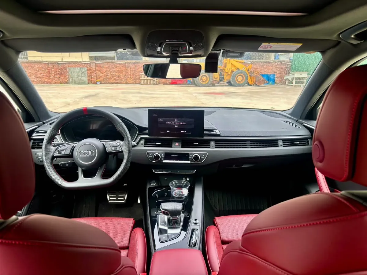 2025 Audi A4L 2.0T 190HP L4 7DCT,autocango,china used car exporter,china ev exporter,chinese used car exporter,chinese used ev exporter