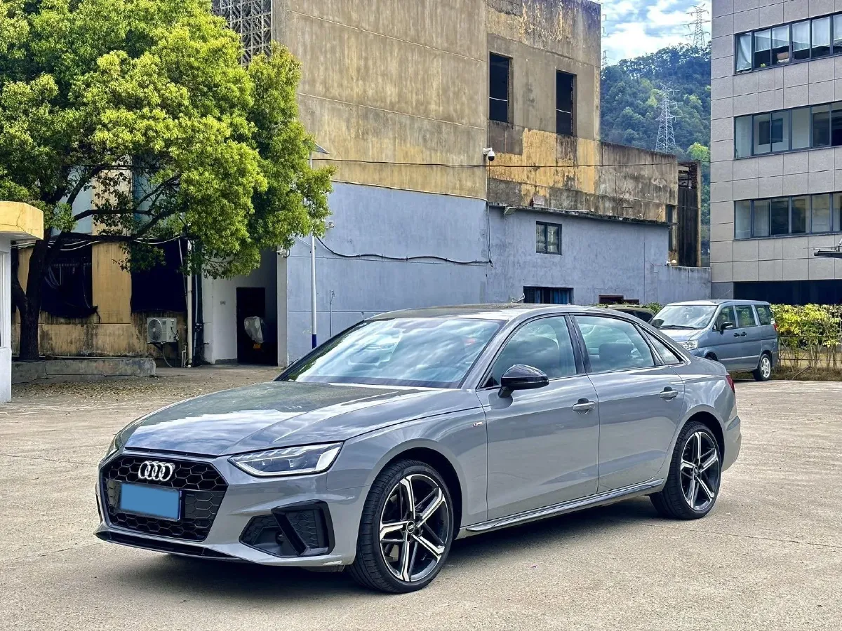2025 Audi A4L 2.0T 190HP L4 7DCT,autocango,china used car exporter,china ev exporter,chinese used car exporter,chinese used ev exporter
