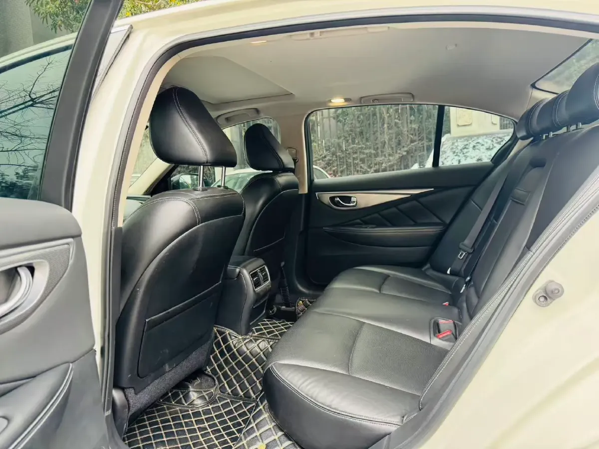 2018 Jeep Grand Commander 2.0T 265HP L4 9AT,autocango,china used car exporter,china ev exporter,chinese used car exporter,chinese used ev exporter