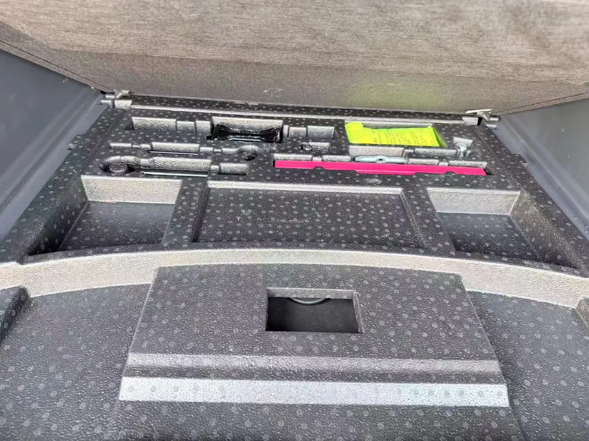 2023 HongQi HS5 2.0T 252HP L4 8AT,autocango,china used car exporter,china ev exporter,chinese used car exporter,chinese used ev exporter