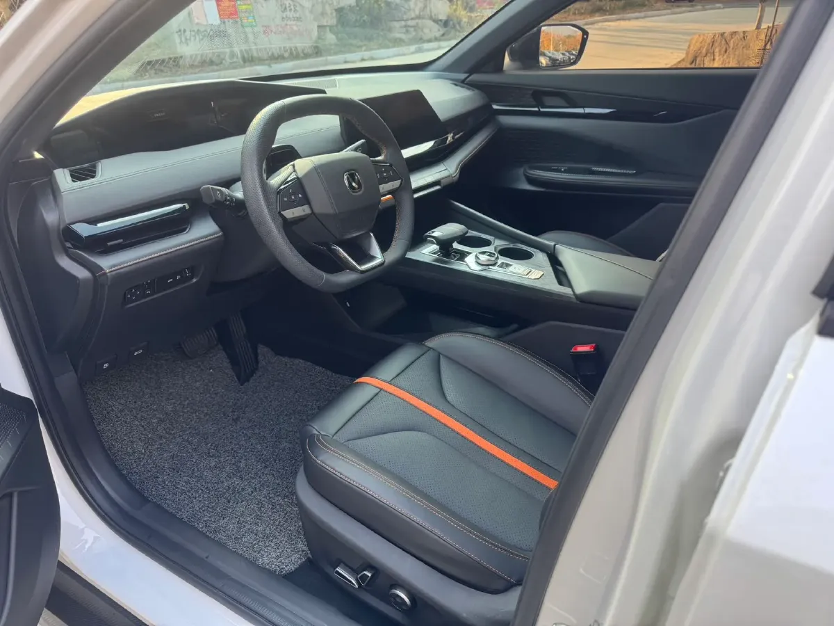 2024 ChangAn UNI-V 1.5T 188HP L4 7DCT,autocango,china used car exporter,china ev exporter,chinese used car exporter,chinese used ev exporter