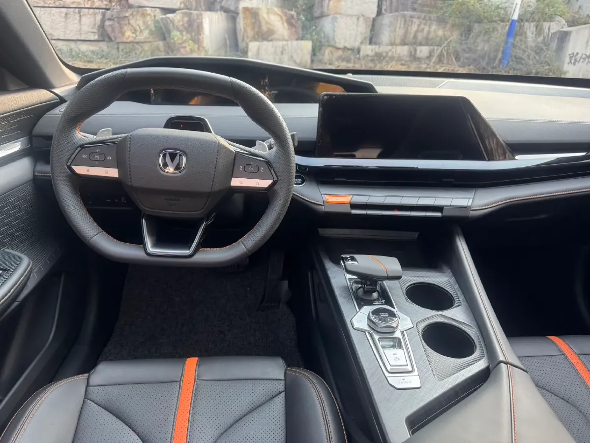 2024 ChangAn UNI-V 1.5T 188HP L4 7DCT,autocango,china used car exporter,china ev exporter,chinese used car exporter,chinese used ev exporter