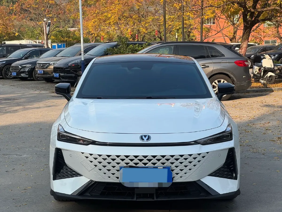 2024 ChangAn UNI-V 1.5T 188HP L4 7DCT,autocango,china used car exporter,china ev exporter,chinese used car exporter,chinese used ev exporter