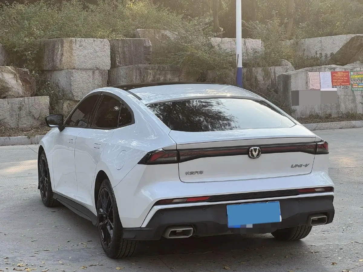 2024 ChangAn UNI-V 1.5T 188HP L4 7DCT,autocango,china used car exporter,china ev exporter,chinese used car exporter,chinese used ev exporter