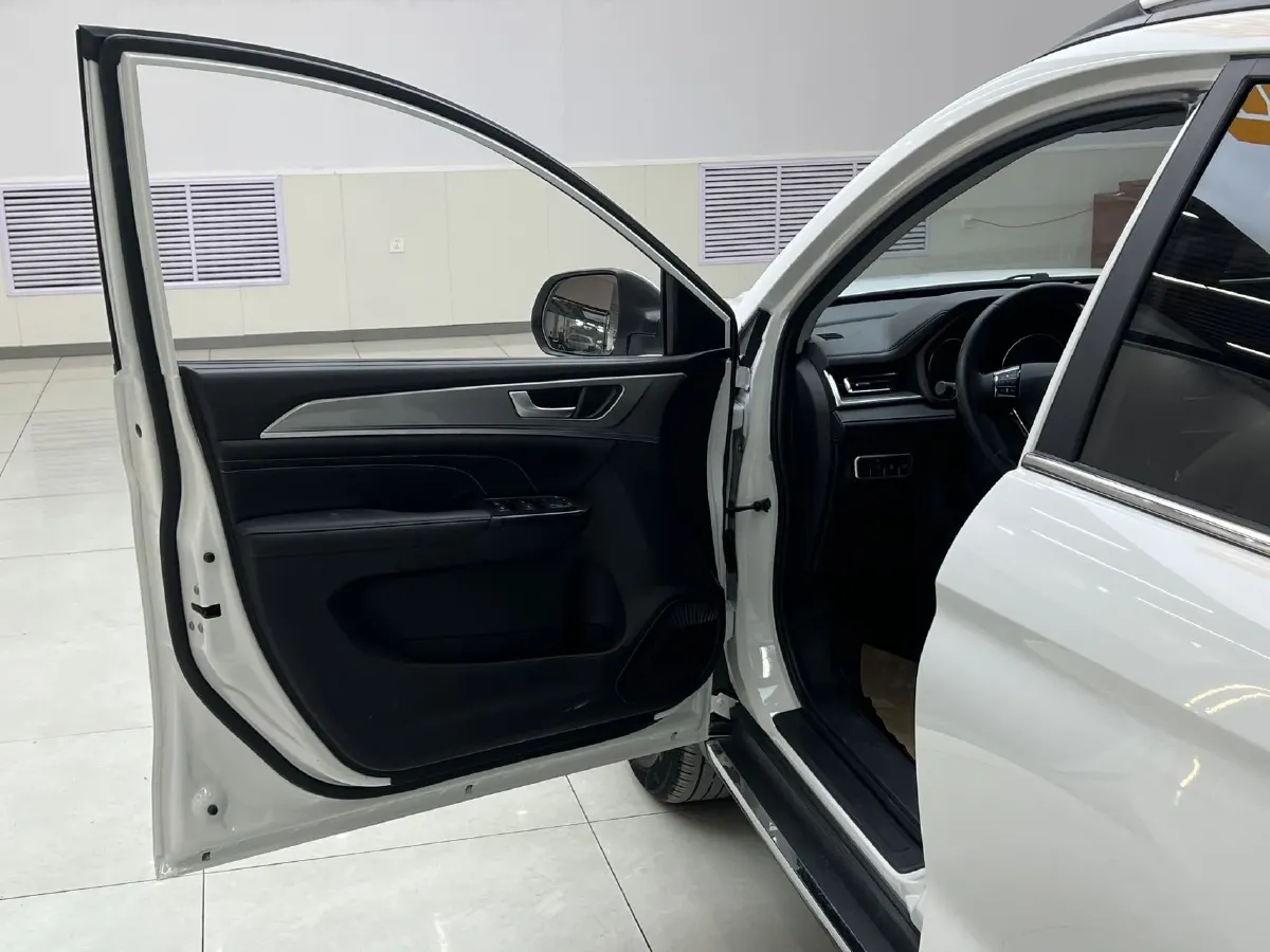 2023 Haval M6 1.5T 150HP L4 7DCT,autocango,china used car exporter,china ev exporter,chinese used car exporter,chinese used ev exporter