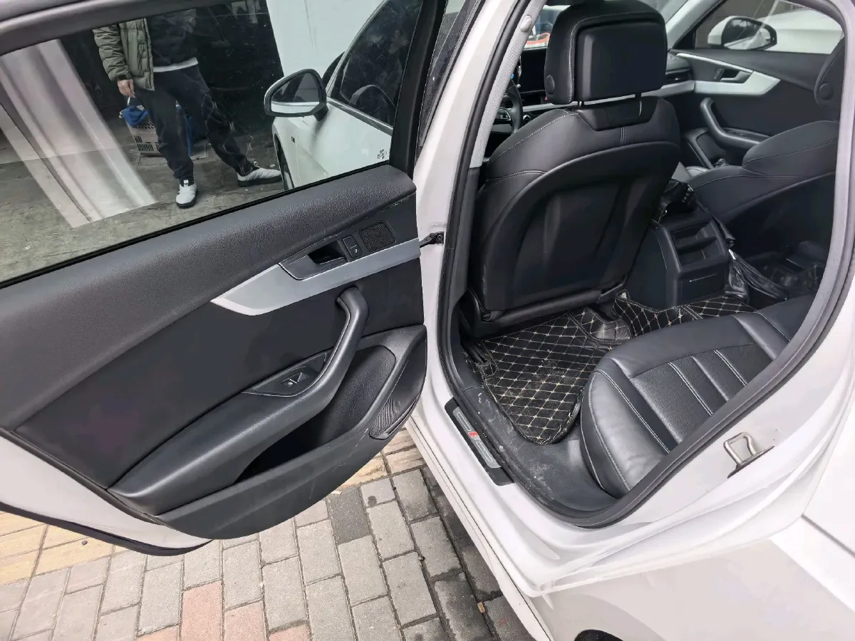 2020 Audi A4L 2.0T 190HP L4 7DCT,autocango,china used car exporter,china ev exporter,chinese used car exporter,chinese used ev exporter