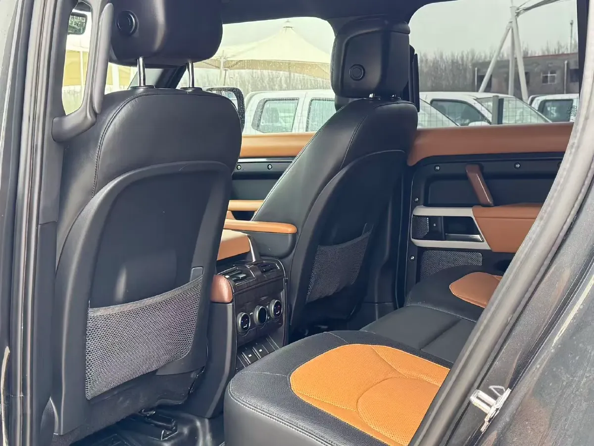 2023 Land Rover Defender 3.0T 400HP L6 8AT,autocango,china used car exporter,china ev exporter,chinese used car exporter,chinese used ev exporter