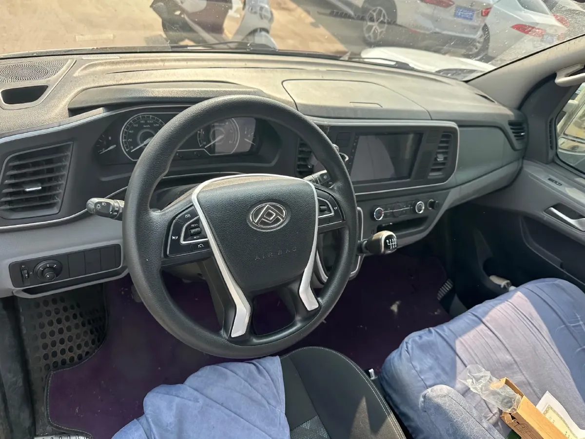 2019 MAXUS XinTu V80 2.0T 139HP L4 6MT,autocango,china used car exporter,china ev exporter,chinese used car exporter,chinese used ev exporter