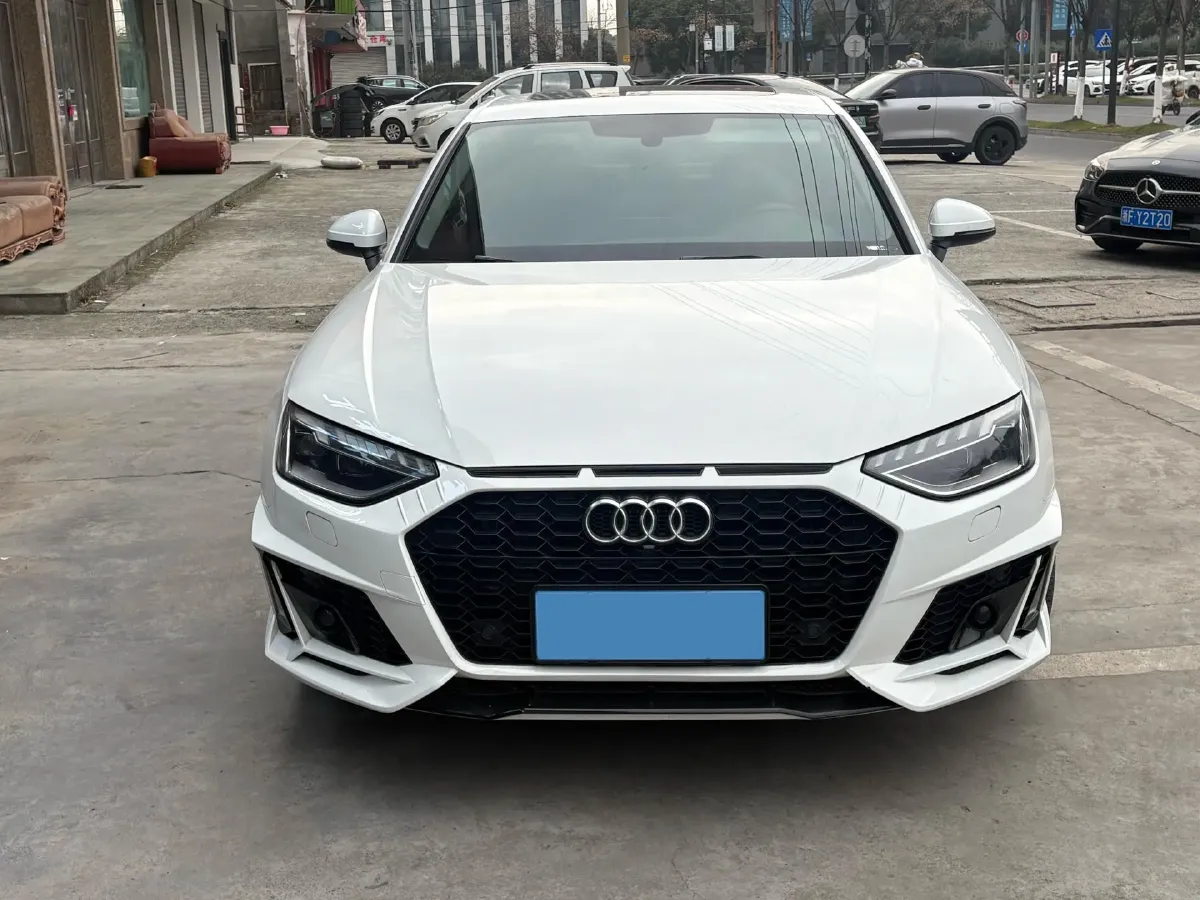 2024 Audi A4L 2.0T 190HP L4 7DCT,autocango,china used car exporter,china ev exporter,chinese used car exporter,chinese used ev exporter