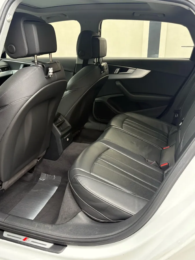 2024 Audi A4L 2.0T 190HP L4 7DCT,autocango,china used car exporter,china ev exporter,chinese used car exporter,chinese used ev exporter